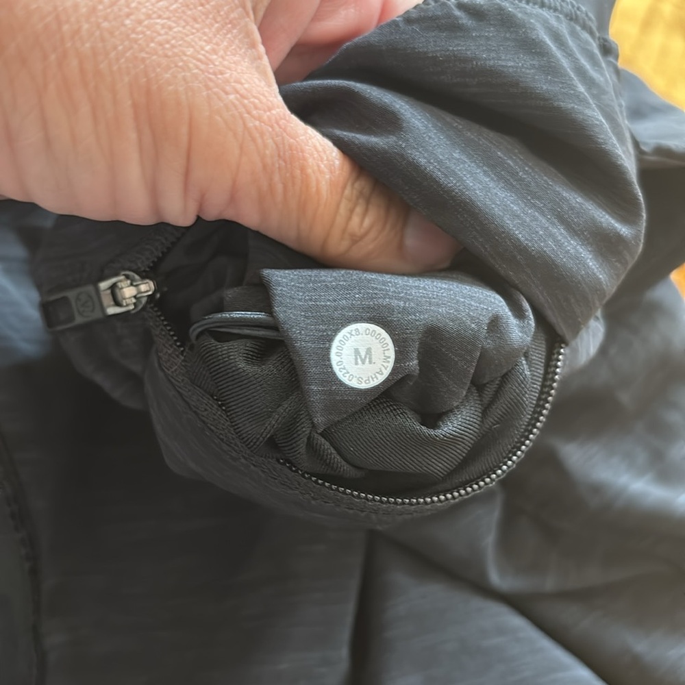 Lululemon shorts - Picture 4 of 4